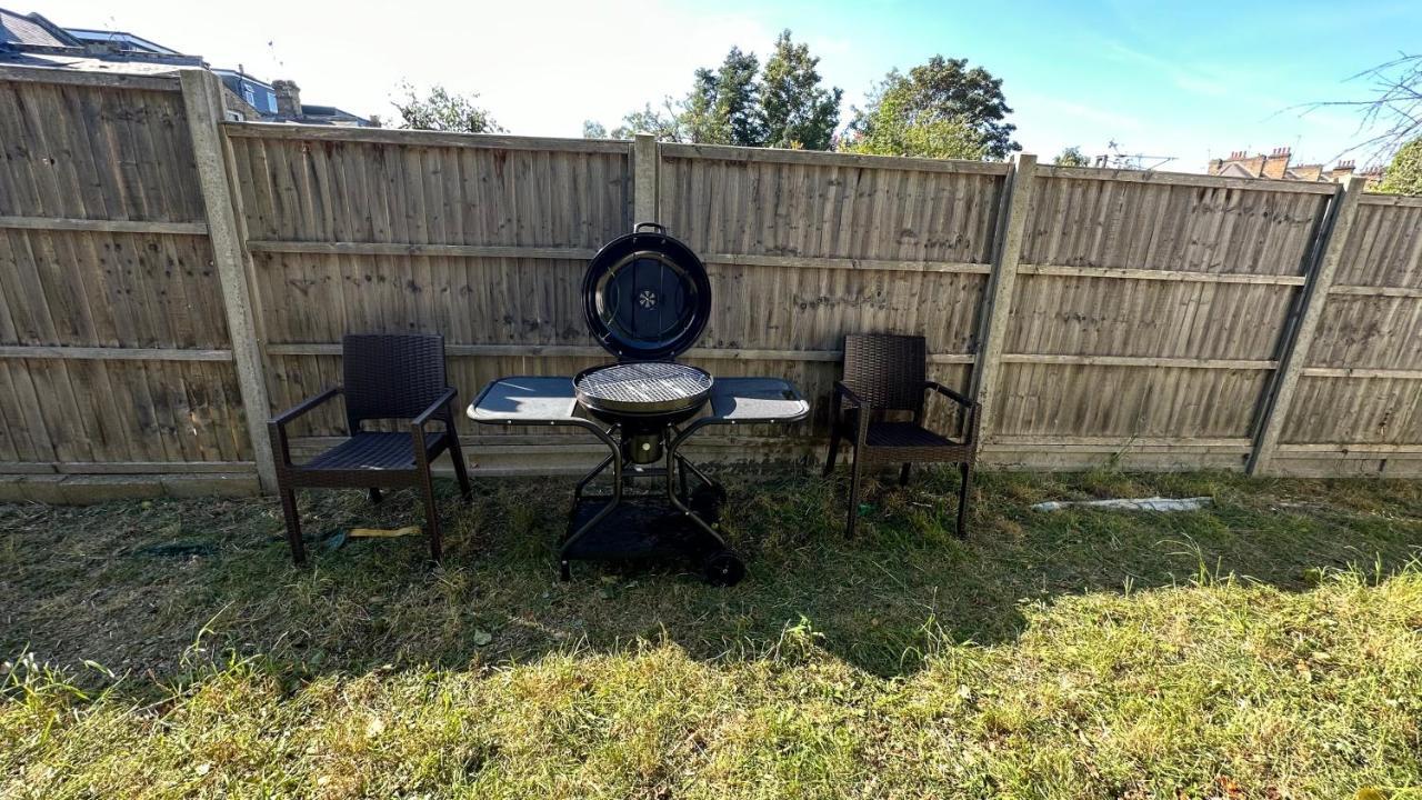 North London A Spacious 7 Bedroom House Accommodating Up To 18 People Complete With Own Gym And Table Tennis 외부 사진