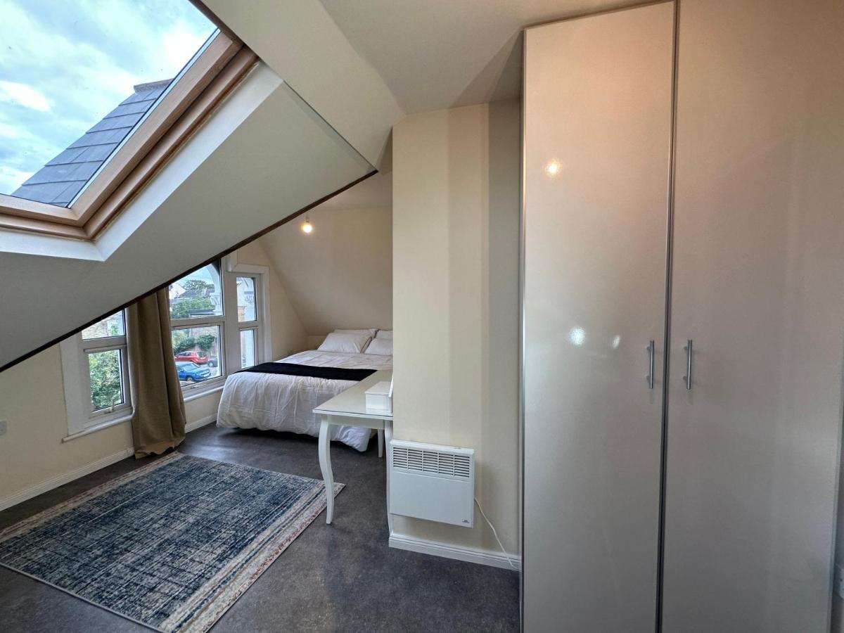 North London A Spacious 7 Bedroom House Accommodating Up To 18 People Complete With Own Gym And Table Tennis 외부 사진