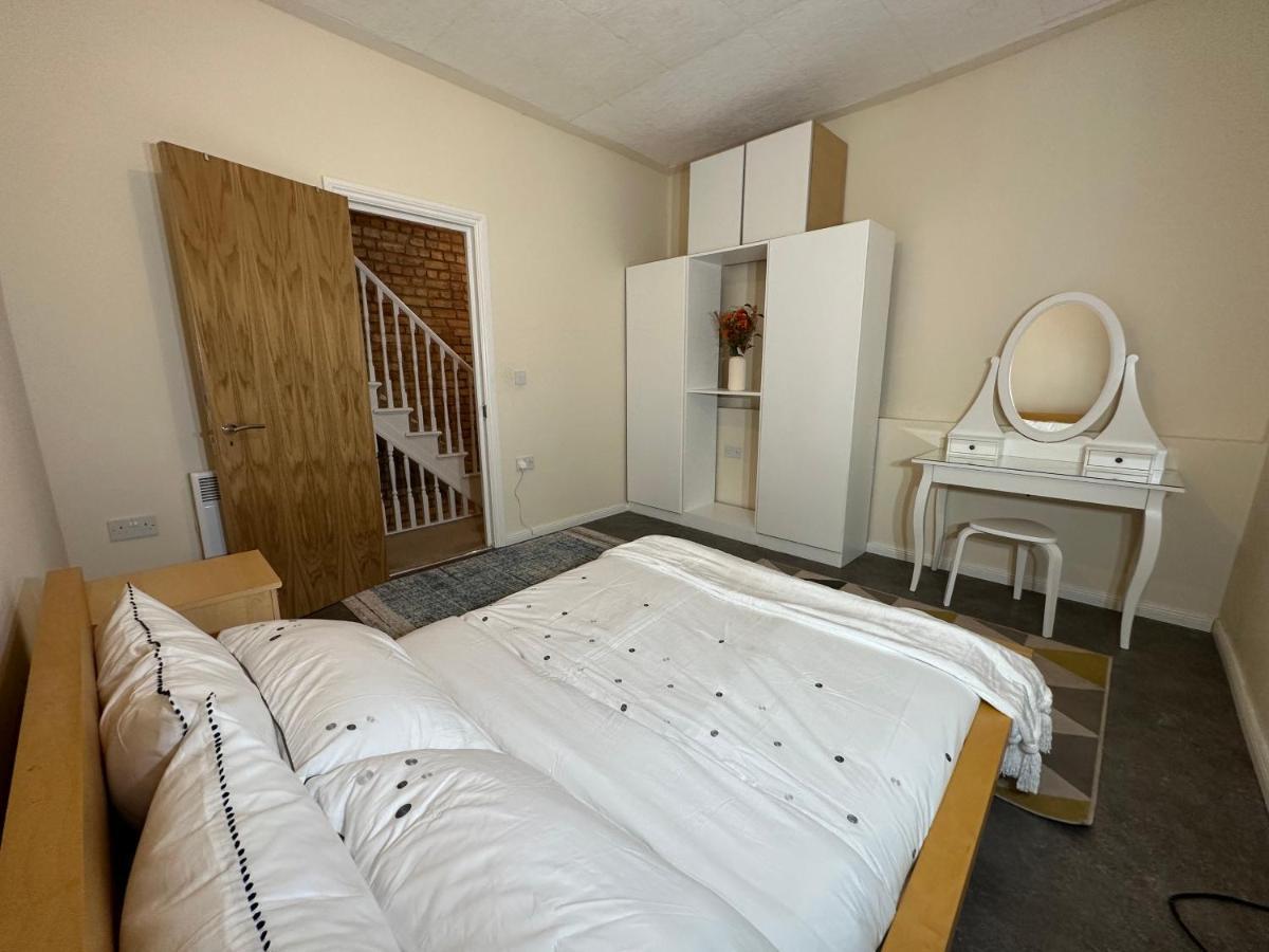 North London A Spacious 7 Bedroom House Accommodating Up To 18 People Complete With Own Gym And Table Tennis 외부 사진