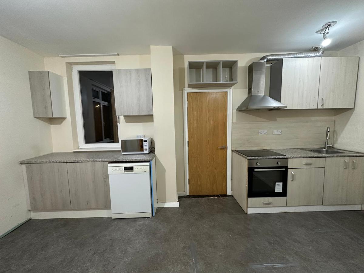 North London A Spacious 7 Bedroom House Accommodating Up To 18 People Complete With Own Gym And Table Tennis 외부 사진