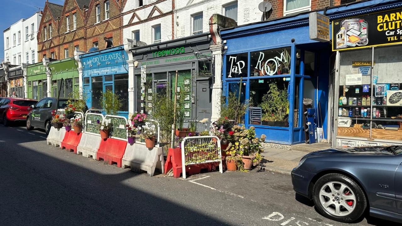 North London A Spacious 7 Bedroom House Accommodating Up To 18 People Complete With Own Gym And Table Tennis 외부 사진