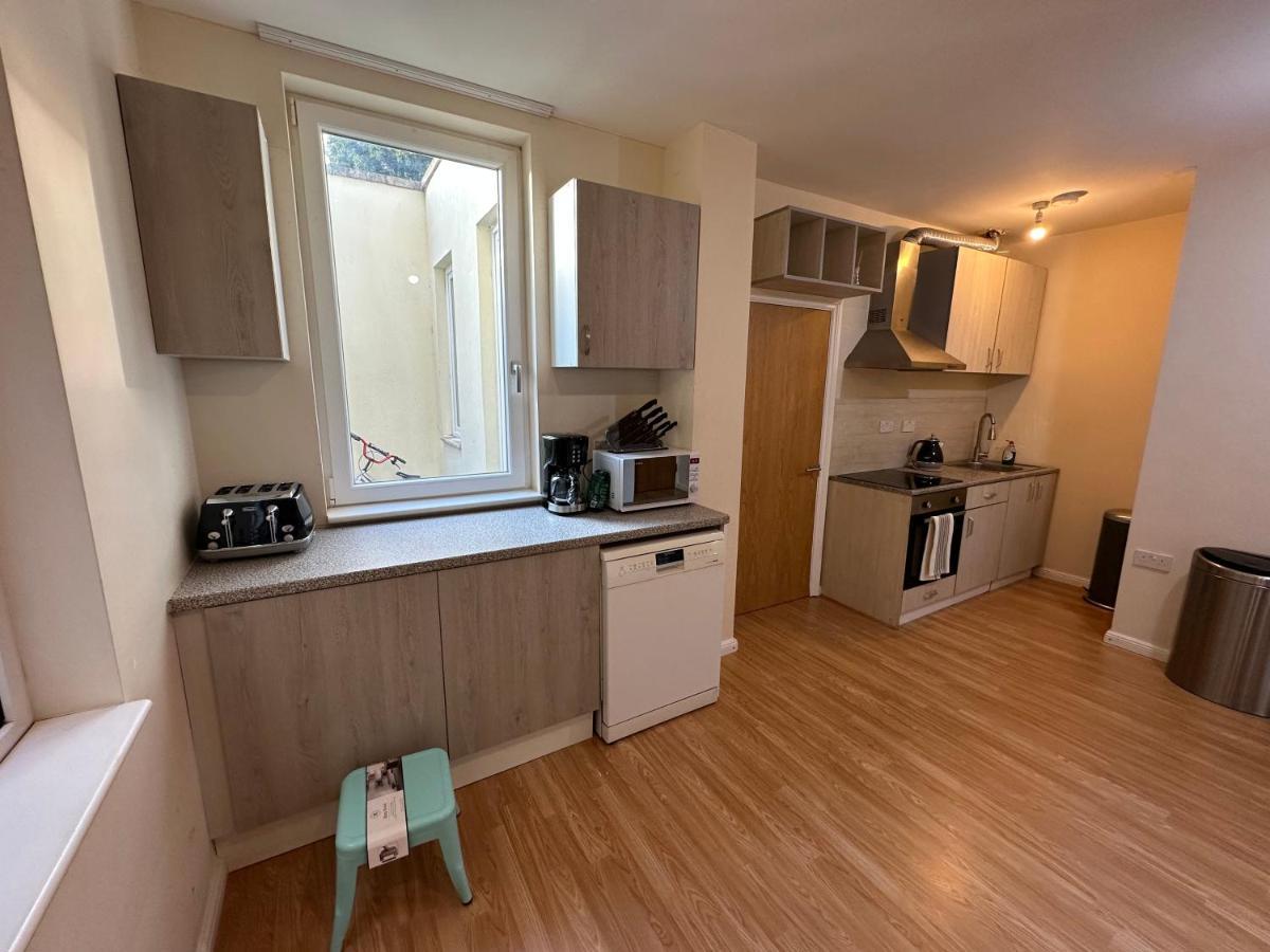 North London A Spacious 7 Bedroom House Accommodating Up To 18 People Complete With Own Gym And Table Tennis 외부 사진