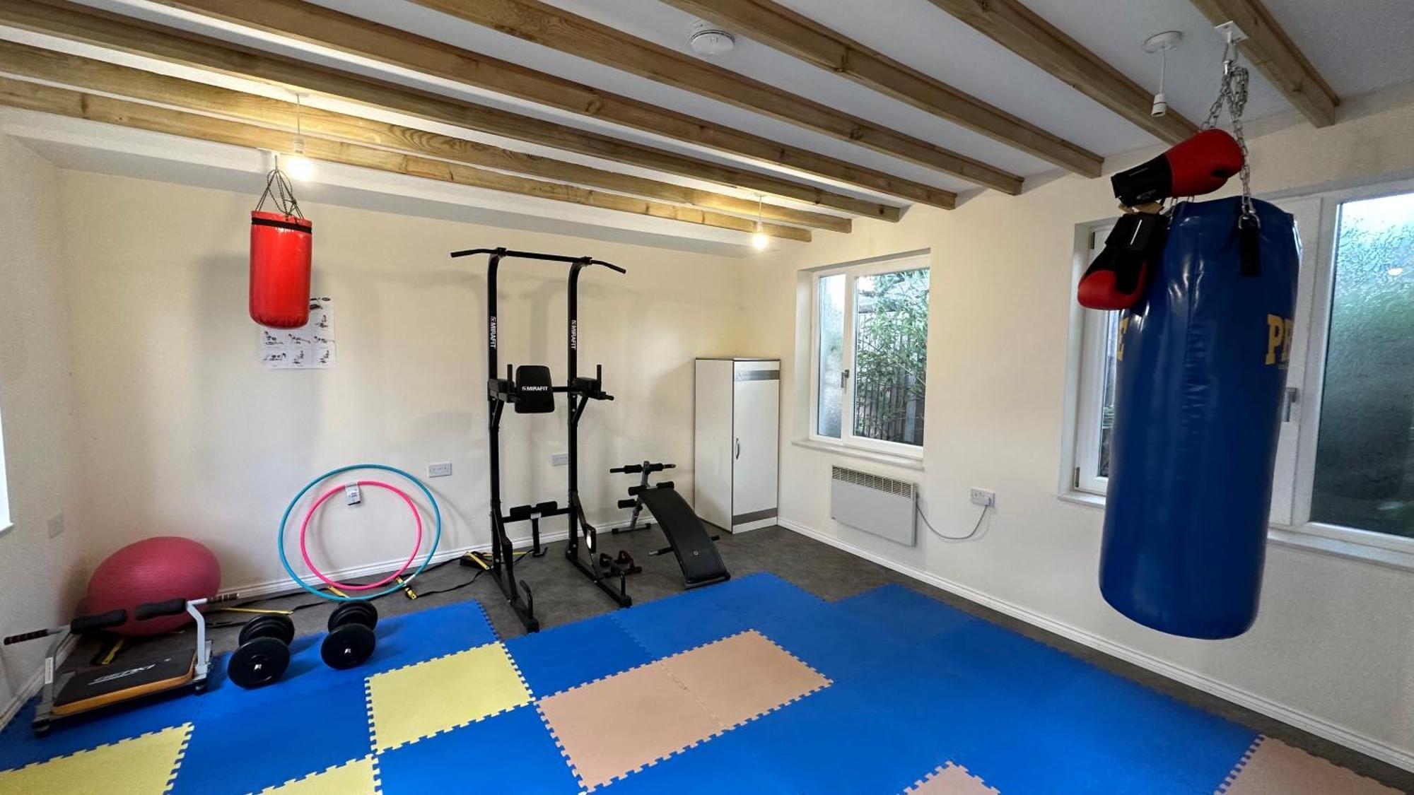North London A Spacious 7 Bedroom House Accommodating Up To 18 People Complete With Own Gym And Table Tennis 외부 사진