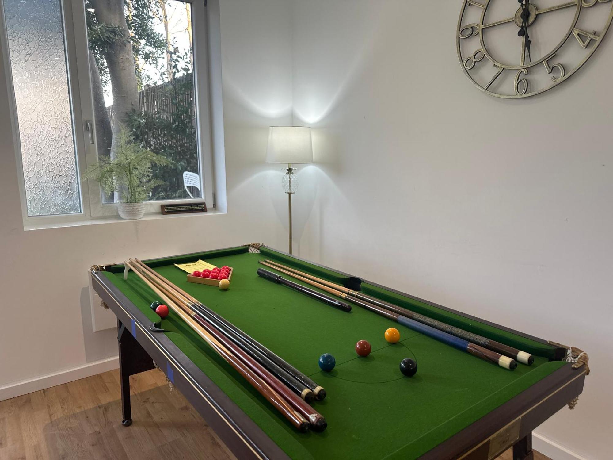North London A Spacious 7 Bedroom House Accommodating Up To 18 People Complete With Own Gym And Table Tennis 외부 사진